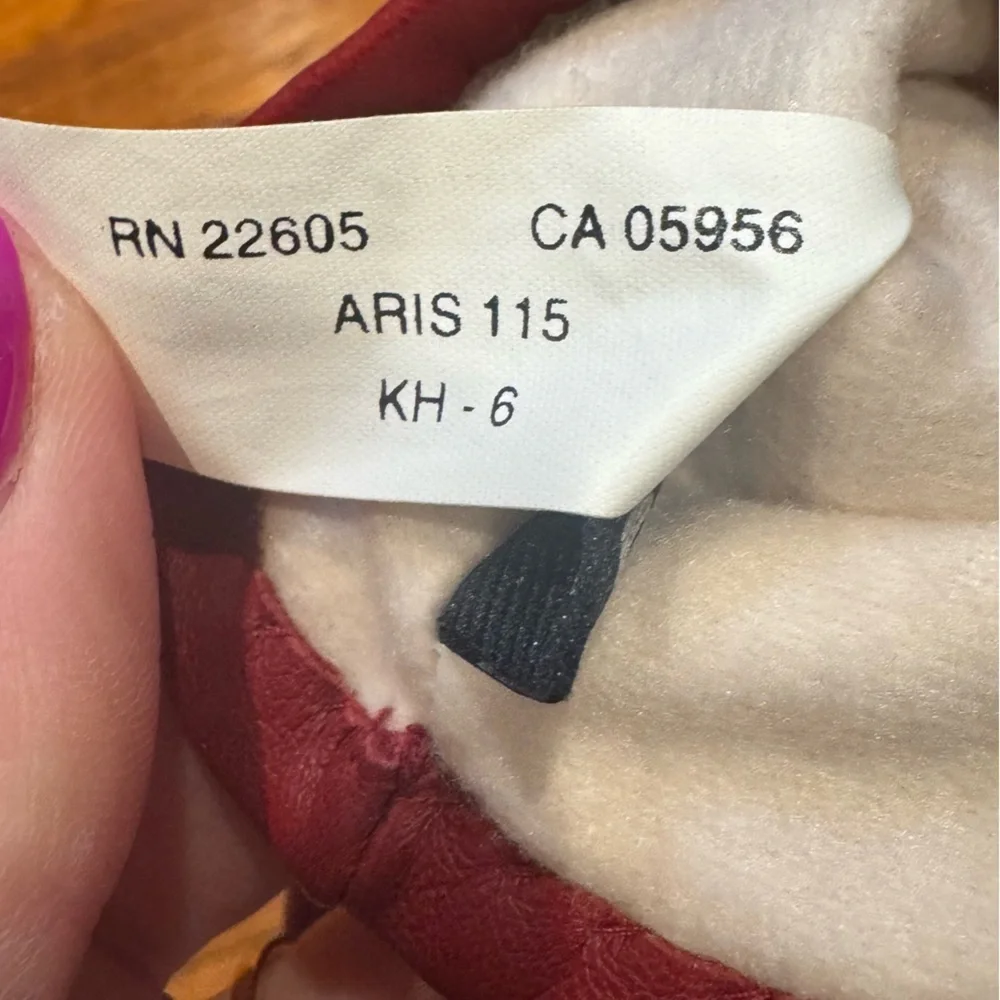 Women’s red leather gloves like new